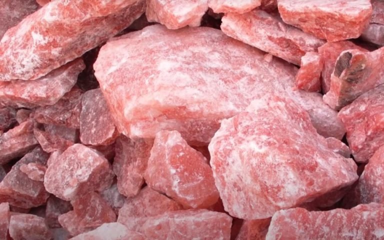 Himalayan pink salt rocks