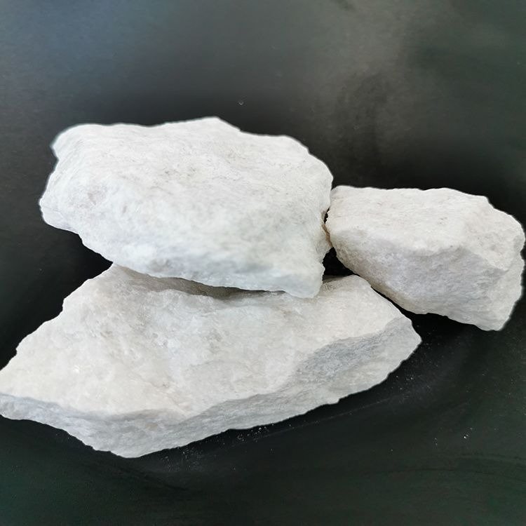 Raw magnesite lumps