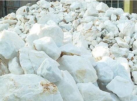 Raw barite close-up